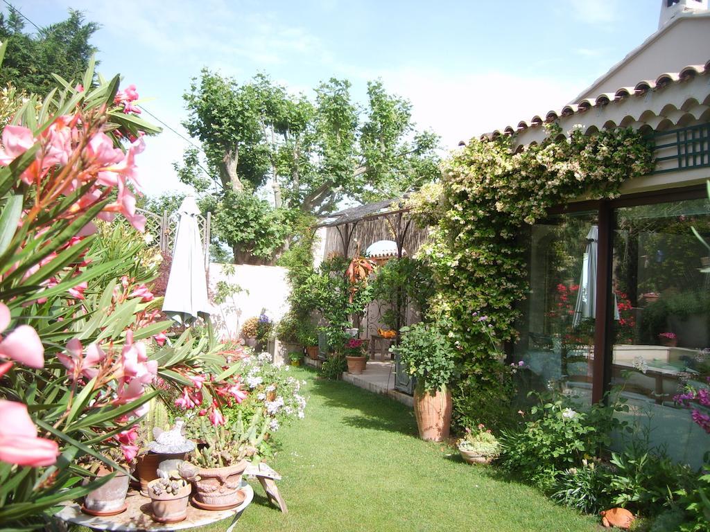 Le Clos Martin Eyragues Exteriér fotografie